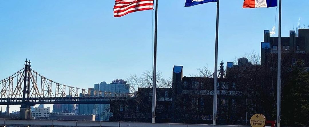 Flags. // Bandeiras.

#rooseveltisland #newyork #newyorkcity #ny #nyc #newyorkst…