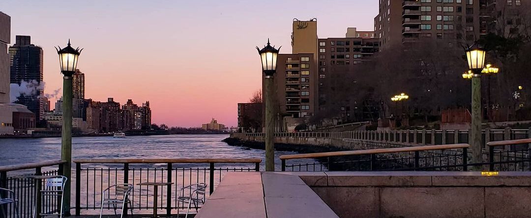 Dusk at Eleanor’s Pier on Roosevelt Island, New York NY
.
#themikexpression #usa…
