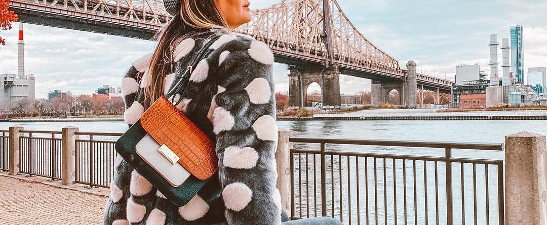 The weather could not be more perfect #iloveny 
Wearing @giginewyork bag
@unreal…