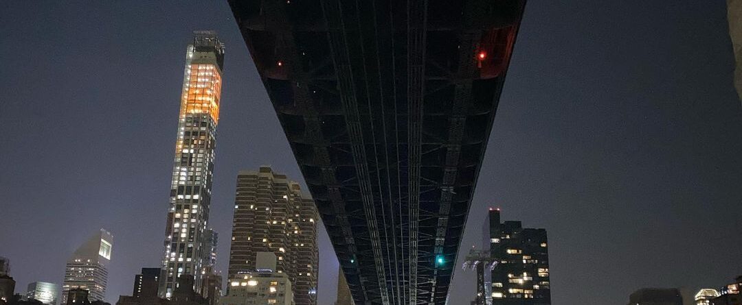 Underneath the Queensborough bridge! Taken at Roosevelt Island, NY. #rooseveltis…