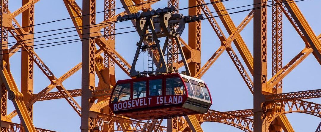 Roosevelt Island Tramway

°
°
°
°
°
°
°
#dametravelerbook #lovelettertonyc
#newy…