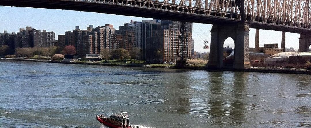 East River, Boat, 59th Street Bridge, Queens, Roosevelt Island Tram  in my magic…
