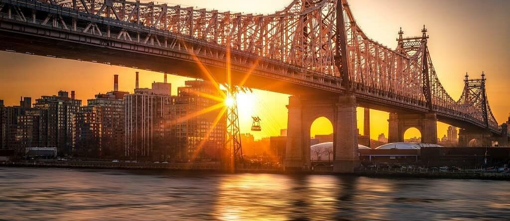 Sunrise at the Queensboro Bridge… 
 @wdsfilm
#newyorkcity #newyork #usa #ameri…