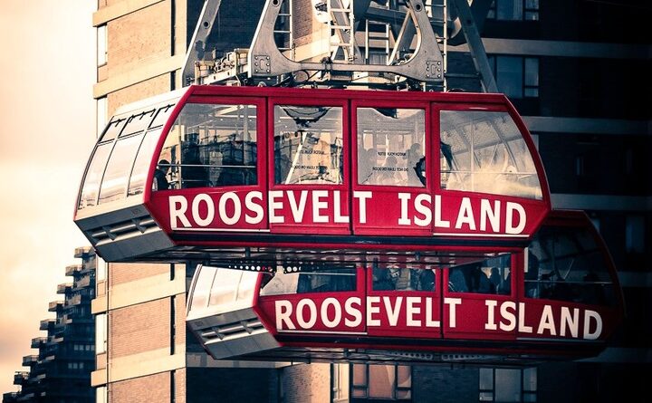 Roosevelt Island tramway crossover 
.
.
.
#NB21 #rooseveltisland #rooseveltisla…