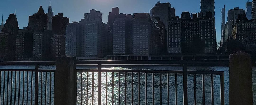 Sun Over Manhattan Skyline from  Roosevelt Island, New York NY
.
#themikexpressi…