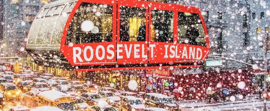 #tram#rooseveltisland#snowstorm#manhattan #newyorkcity #nyc#redtram#capture#skys…