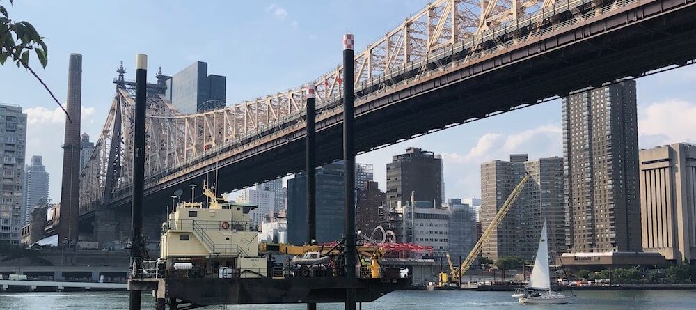 Roosevelt Islander Online: No,That Is Not An Offshore Oil Rig In The East River Under The Queensboro Bridge Next To Roosevelt Island